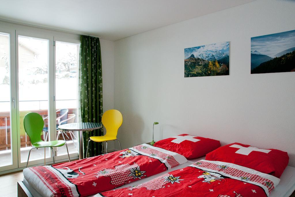 Valley Hostel Лаутербрунен Стая снимка