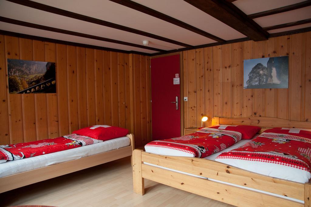 Valley Hostel Лаутербрунен Стая снимка