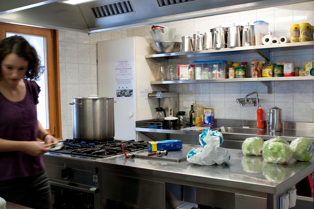 Valley Hostel Лаутербрунен Екстериор снимка